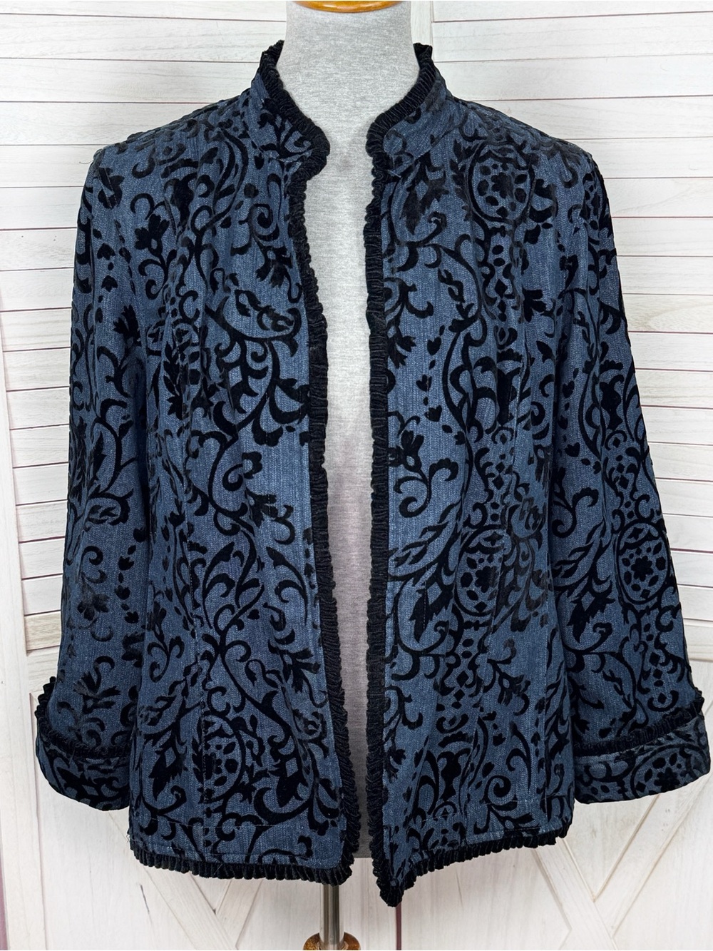 Chicos Velvet Flocked Paisley Scroll Denim‎ Jacket Blue Black Large Western
